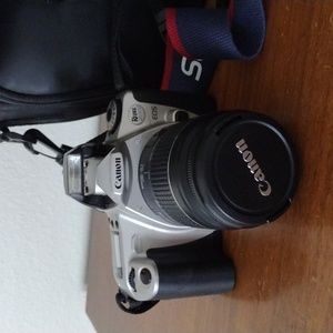 Canon Rebel 2000 EOS 35mm film camera with bag